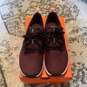 Womens Nike Air Bella 9.5: Burgundy/Plum